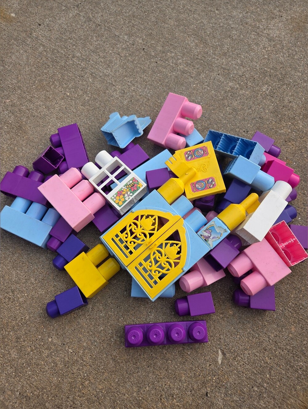 MEGA BLOKS Building Blocks Bundle - Picture 3 of 4